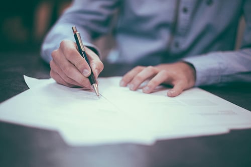 Puglia, lascia in eredità 3 milioni per un nuovo ospedale: l'Asl li usa per una palestra (neanche finita)
