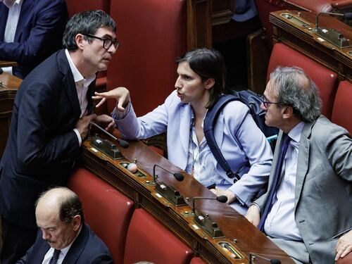 Manifestazione per Gaza, Repubblica si fa partito per guidare Moretti e Schlein. I dubbi di Renzi e Calenda