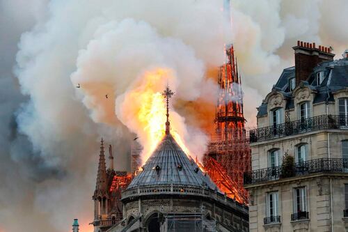 Notre Dame distrutta dalle fiamme. Cattedrale a rischio crollo