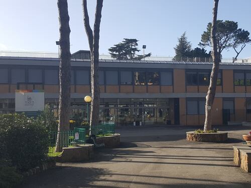 Roma, le famiglie del liceo Massimo: "Mia nipote lo conosceva. Un insospettabile"