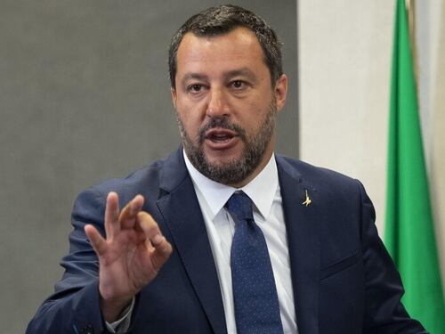 Spiagge, Salvini: "Indennizzi ai balneari che perdono la licenza. Via alla modifica del codice della navigazione"