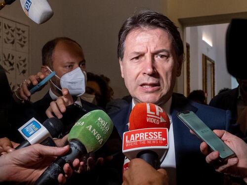 Conte insiste, ultimatum a Draghi. E Letta avvisa: è l'ultimo governo della legislatura