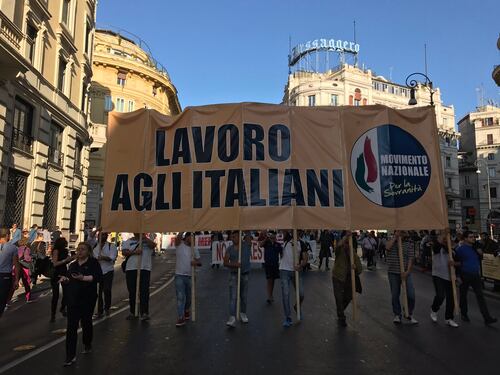"Stop invasione" e "No ius soli": i sovranisti sfilano a Roma