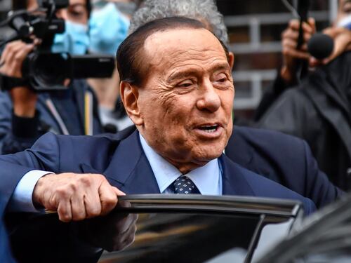 La sinistra impazzisce di paura e riaccende la macchina del fango su Silvio Berlusconi