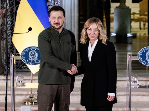 Guerra in Ucraina, telefonata Meloni-Zelensky: l’Italia ribadisce il sostegno