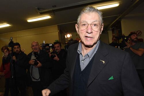Umberto Bossi, Mattarella gli concede la grazia. Chiamò "terrone" Napolitano