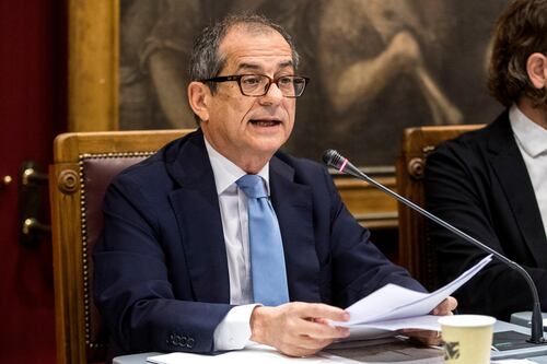Il Fmi taglia stime Pil e lo spread vola. Tria: "Abbassare i toni con l'Europa"