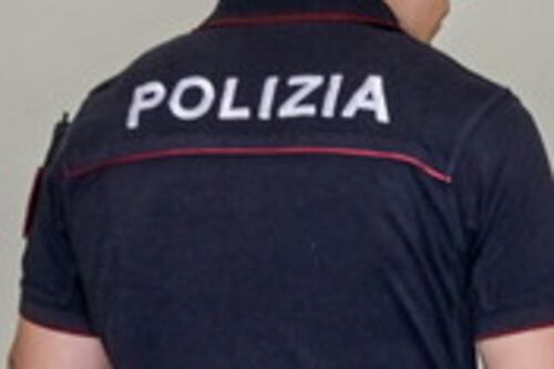 Catanzaro, tragedia nella notte: si lancia dal balcone con i tre figli