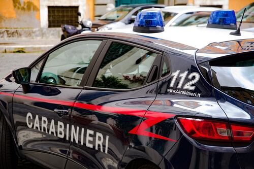Latina, sassaiola contro i passanti: fermato clochard che ha scatenato il panico