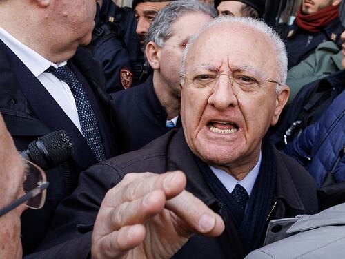 Vincenzo De Luca, dopo la "str..." a Meloni le liste di proscrizione anti-riforme