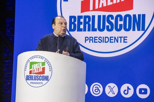 Ue, Martusciello detta la linea: “Socialisti confusi, no al fanatismo verde”