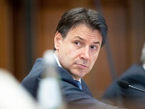 Conte comincia lo show ma qualcosa va storto