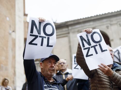 Roma, scatta la rivolta contro la ZTL Fascia Verde: ecco la protesta in Campidoglio