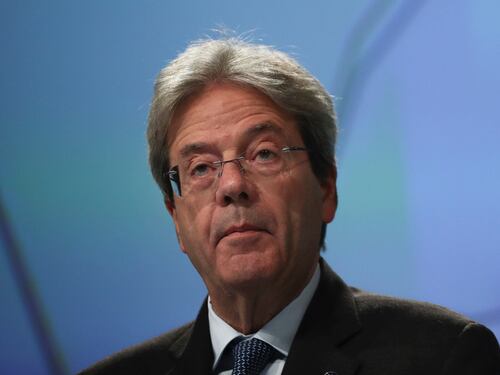 Paolo Gentiloni tira le orecchie all'Italia: "Ripresa? No, la crescita rallenta"