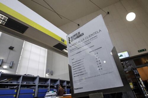 Nessun assalto alle Poste: quattro gatti in fila per il reddito di cittadinanza
