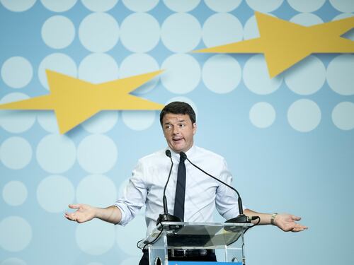 Renzi si prende gioco della Meloni: "Un patriota al Quirinale? Ha scoperto l'acqua calda"