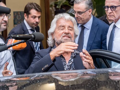 Nel M5s passa la linea di Beppe Grillo, via dal Parlamento i big a Cinque Stelle
