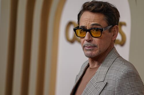 Cinema, Robert Downey Jr. spiazza i fan: si toglie la maschera e dà l’annuncio