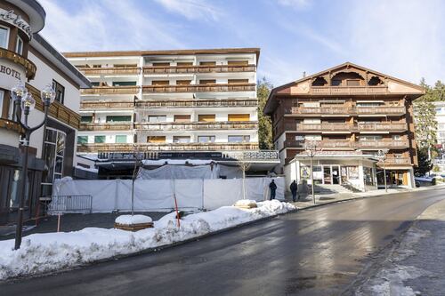 Crans Montana, il Parlamento svizzero si ribella: “Ci stiamo piegando all’Italia sulle spese mediche”