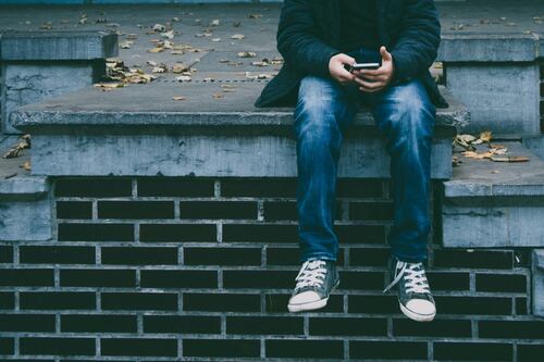 Social network vietati ai giovanissimi, spunta la legge: da quale età