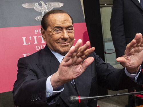 Silvio Berlusconi vuole il Quirinale a tutti i costi e prepara lo sgambetto a Mario Draghi