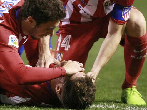 Atletico Madrid che paura, Fernando Torres sviene in campo