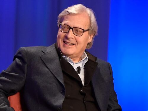 Vittorio Sgarbi senza freni. Cosa dice su Mughini e Busi