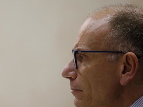 Enrico Letta pronto a imbarcare chiunque. Terrore delle elezioni, le giravolte del leader Pd