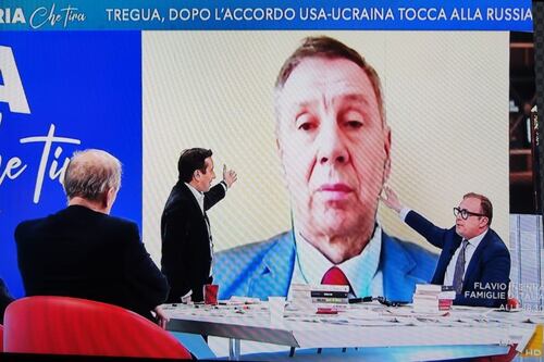 L'aria che tira, Cerno spiazza Parenzo: "Conformismo del c...", quello che nessuno dice sulla Russia