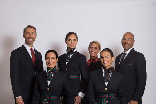 Alberta Ferretti disegna le nuove divise dell'Alitalia