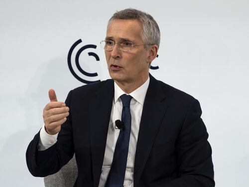 Guerra Ucraina, l'allarme di Stoltenberg: la Cina vuole inviare armi alla Russia