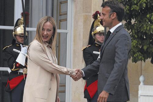 Vertice Italia-Francia, Emmanuel Macron sostiene Giorgia Meloni sui migranti