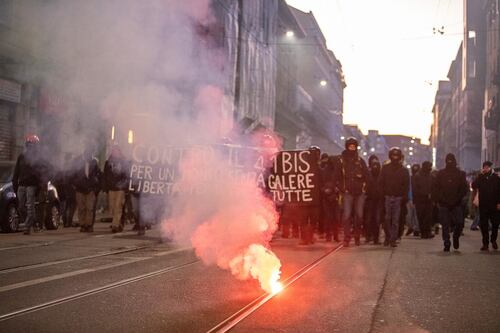 Anarchici, il caso Cospito ha riacceso la minaccia. Allarme degli 007