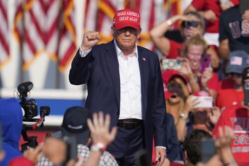 Trump, la sberla di Paragone: lasciamo agli illuminati democratici le teorie della messa in scena