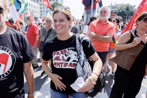 Ilaria Salis, bufera per il post della vergogna. Il centrodestra: "Orrore e sconcerto"