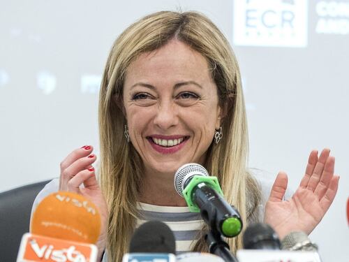 Sondaggio politico, i numeri Emg: cresce solo Giorgia Meloni. Fratelli d'Italia a un passo da Draghi