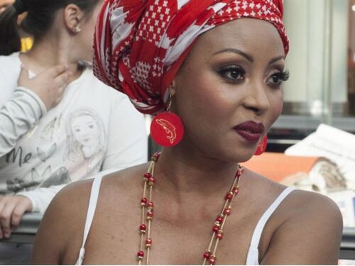 Chi è la moglie di Soumahoro, Liliane Murekatete tra sfilate e vip: "Ma i migranti senza cibo"