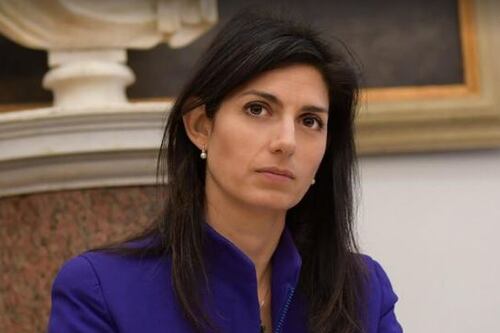 Lo sfogo della Raggi: "Città saccheggiata per 30 anni. Non torneremo indietro"