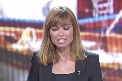 La Mantovan scoppia in lacrime mentre riceve il premio per Frizzi