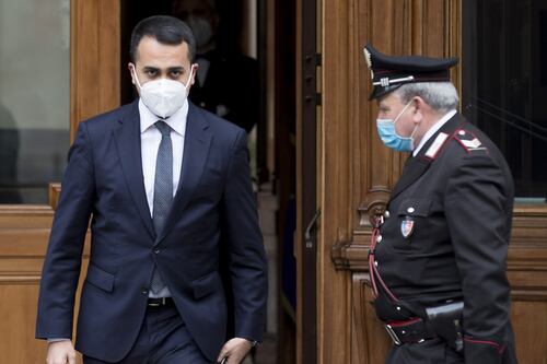 Coronavirus, Italia pronta a richiudere tutto. Autolesionismo al governo