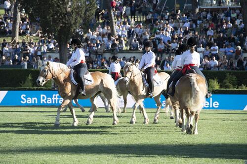 Piazza di Siena, l'esibizione del Carosello del San Raffaele Viterbo: emozioni e inclusione