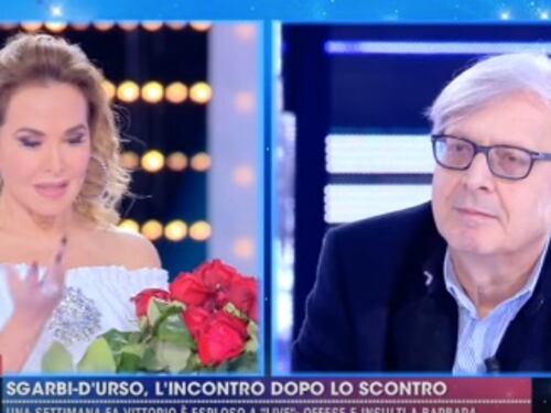 Vittorio Sgarbi, dopo il monologo sulla lite la lezione di Barbara d'Urso: ti avrei dato calci nel c***