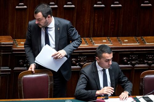 Lo spread apre sopra i 300 punti. Salvini: tiriamo dritto