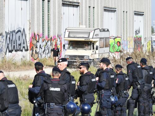 Rave party, il Viminale smentisce le criticità: “Nessuna lesione dei diritti”. Furia di Conte