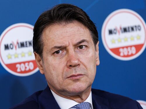 Conte archivia la beneficenza, servono fondi: soldi dei parlamentari (quasi) tutti al M5S