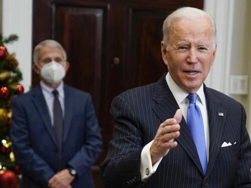 Covid finito? Biden smentito da Fauci: "Variante sospetta all'orizzonte"