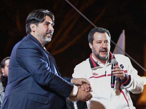 Governo sotto le macerie a 5 stelle