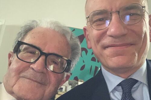 Prodi, sconcerto di FdI e Lega. E Letta lancia l'hashtag "Io sto con Romano"