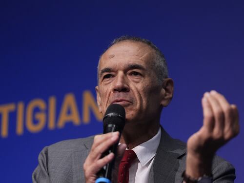 Sicurezza, Cottarelli smaschera la sinistra: “Deve essere una priorità”. Poi fulmina Schlein