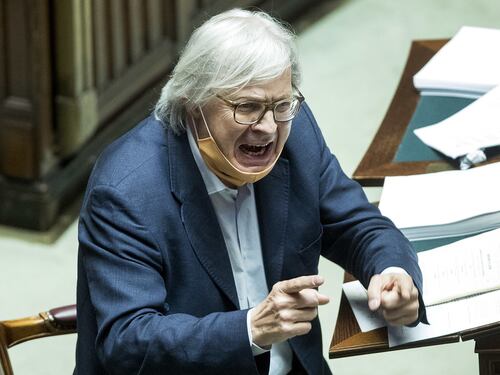 Adesso il governo ce le fa girare davvero. Vittorio Sgarbi massacra il piano di Conte